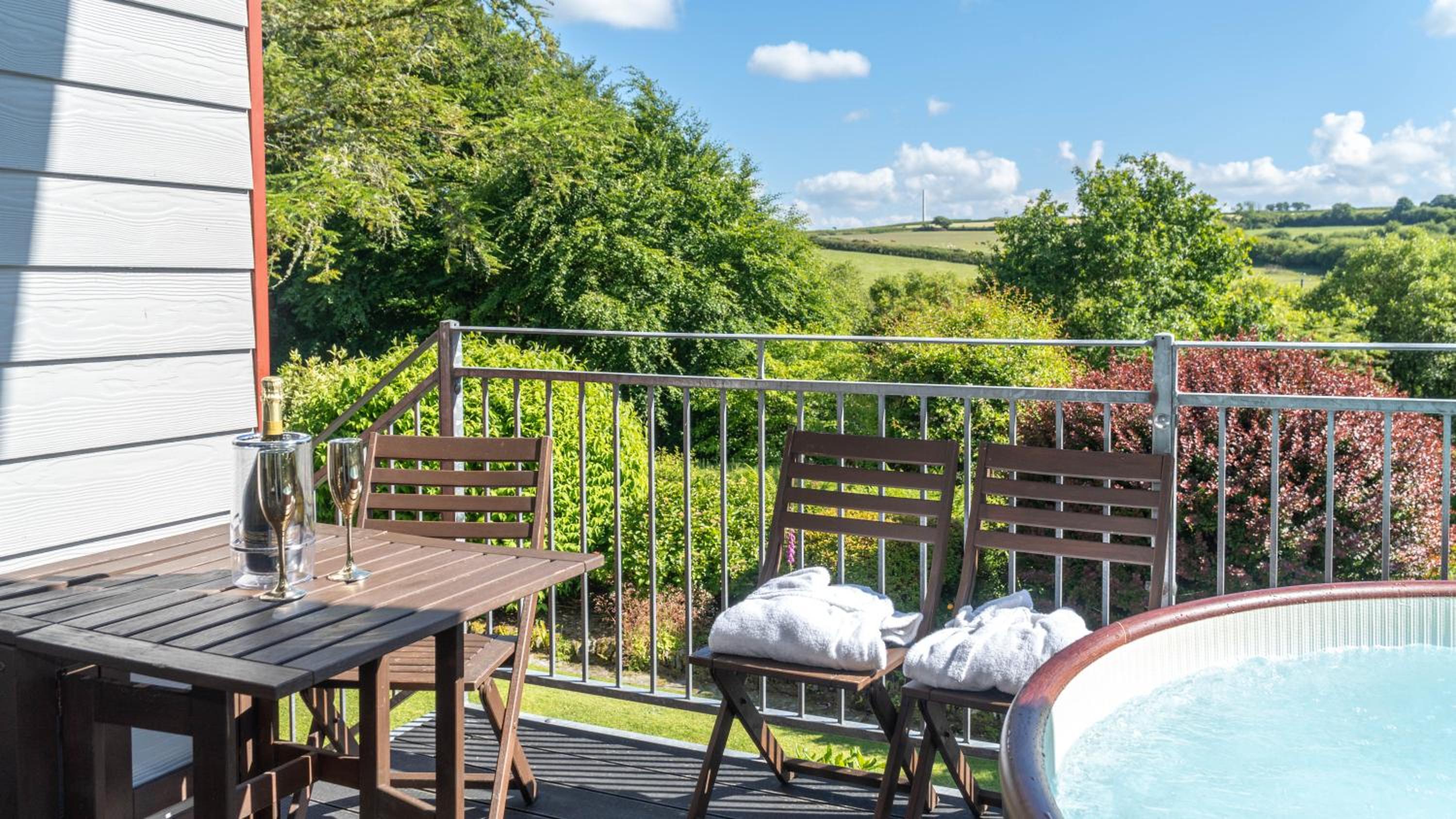 Ta Mill Cottages & Lodges - Meadowview Chalet 1 view 4
