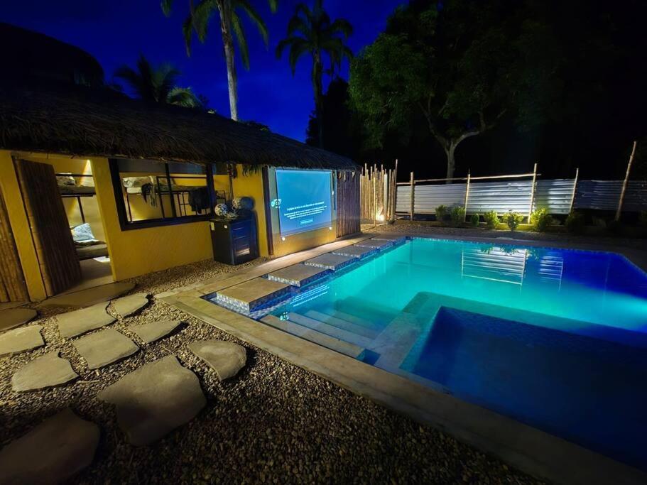 Lujosa villa con piscina y cine privado