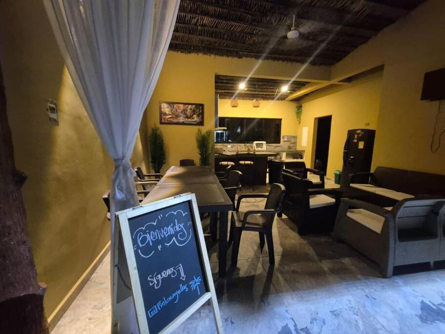 Lujosa villa con piscina y cine privado