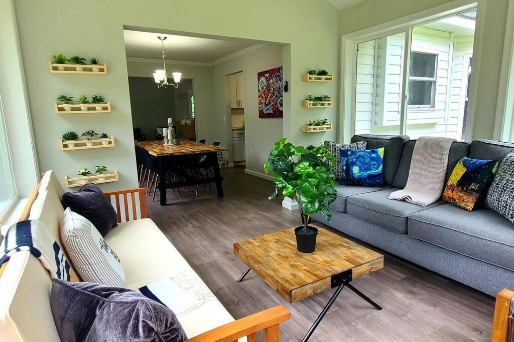 Perfect Vacation Home with Game Room Theater Hot Tub