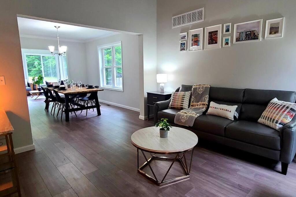 Perfect Vacation Home with Game Room Theater Hot Tub