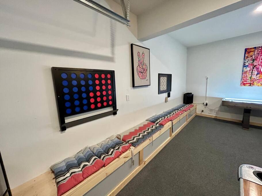 Perfect Vacation Home with Game Room Theater Hot Tub