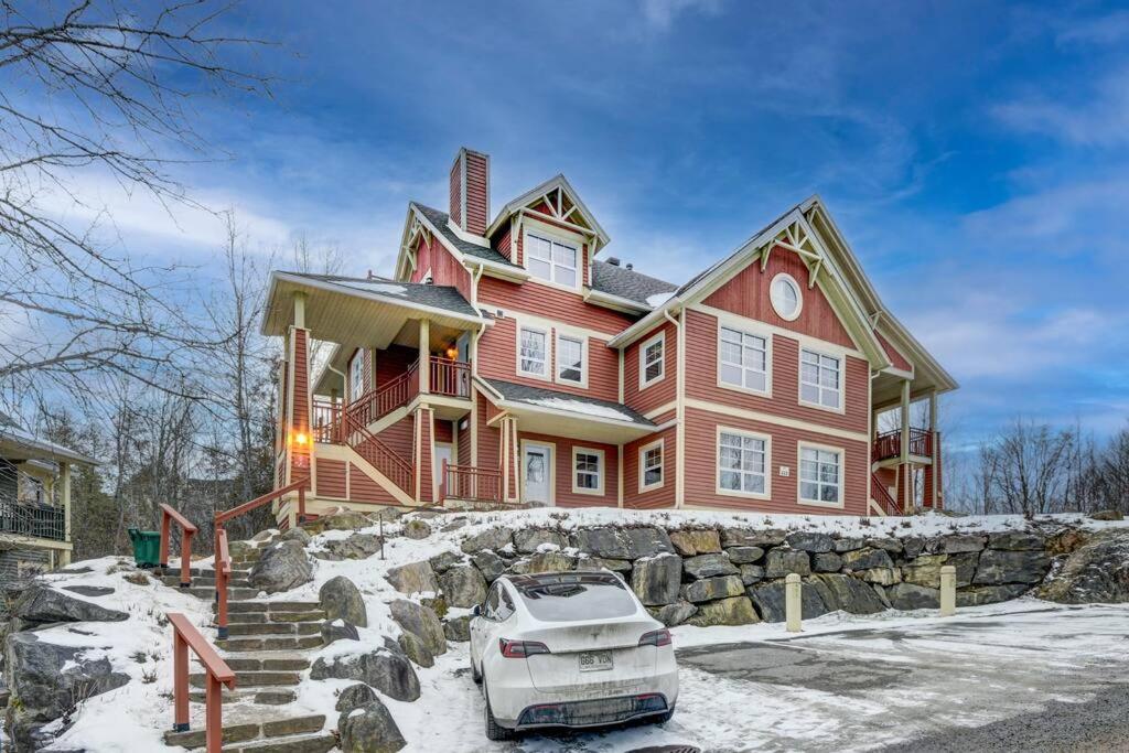 Les Eaux Tremblant Classic Chalet Pool & Jacuzzi