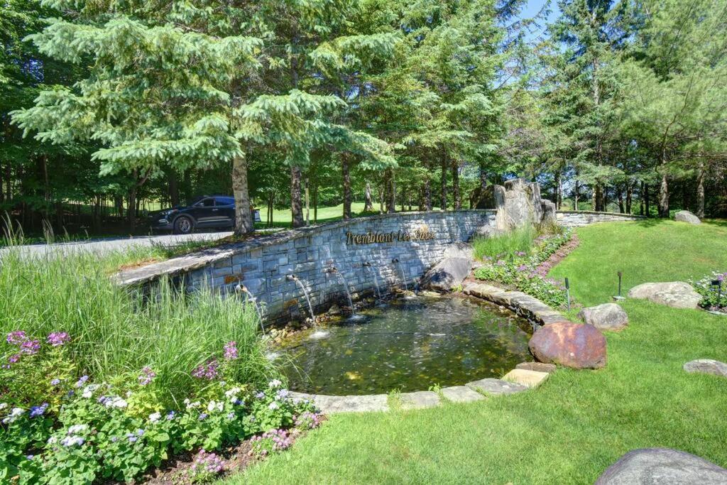 Les Eaux Tremblant Classic Chalet Pool & Jacuzzi