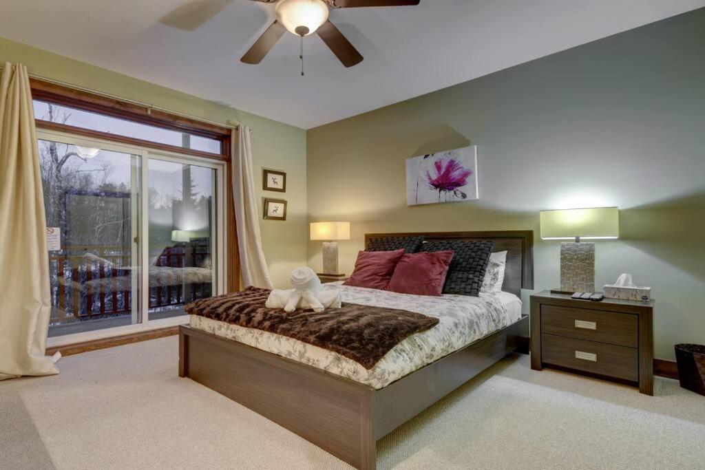 Les Eaux Tremblant Classic Chalet Pool & Jacuzzi