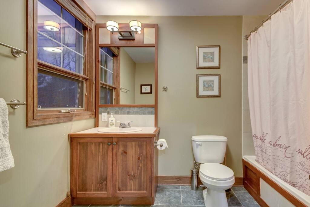 Les Eaux Tremblant Classic Chalet Pool & Jacuzzi