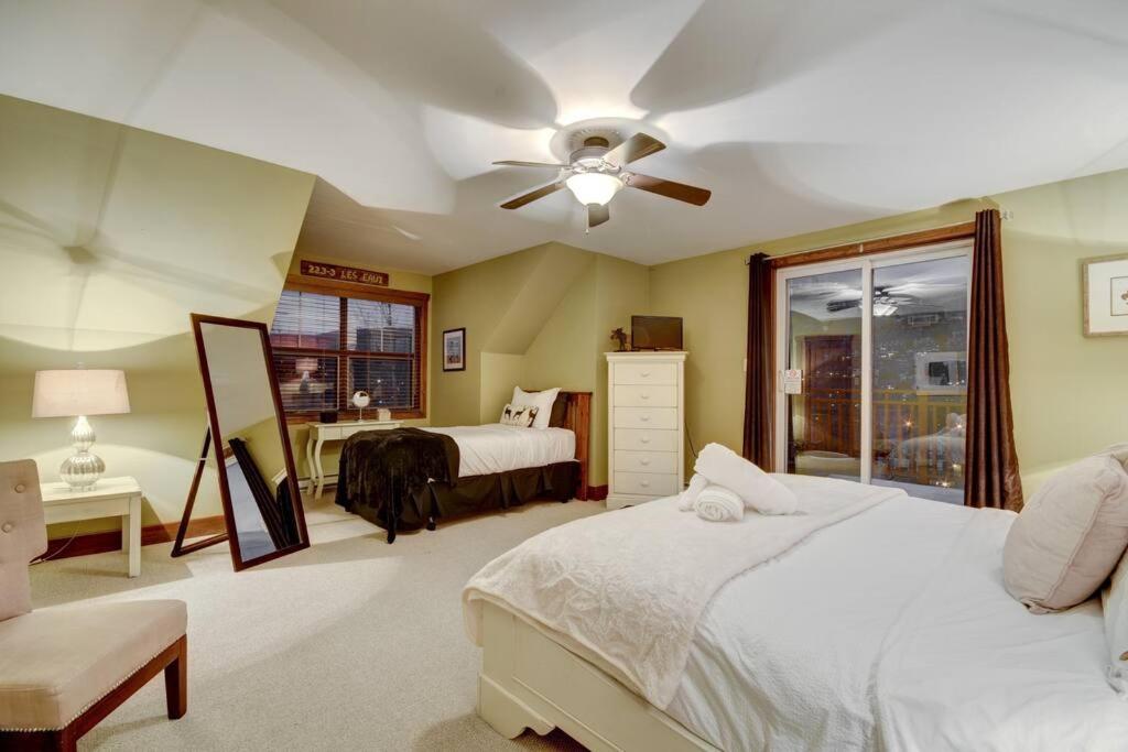 Les Eaux Tremblant Classic Chalet Pool & Jacuzzi