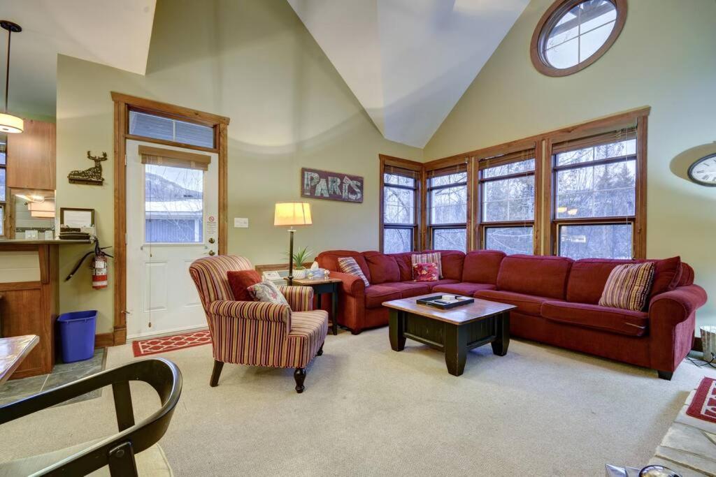 Les Eaux Tremblant Classic Chalet Pool & Jacuzzi