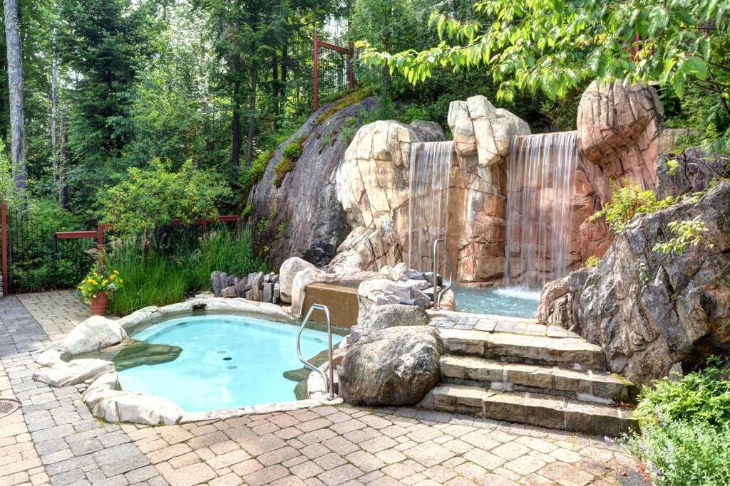 Les Eaux Tremblant Classic Chalet Pool & Jacuzzi