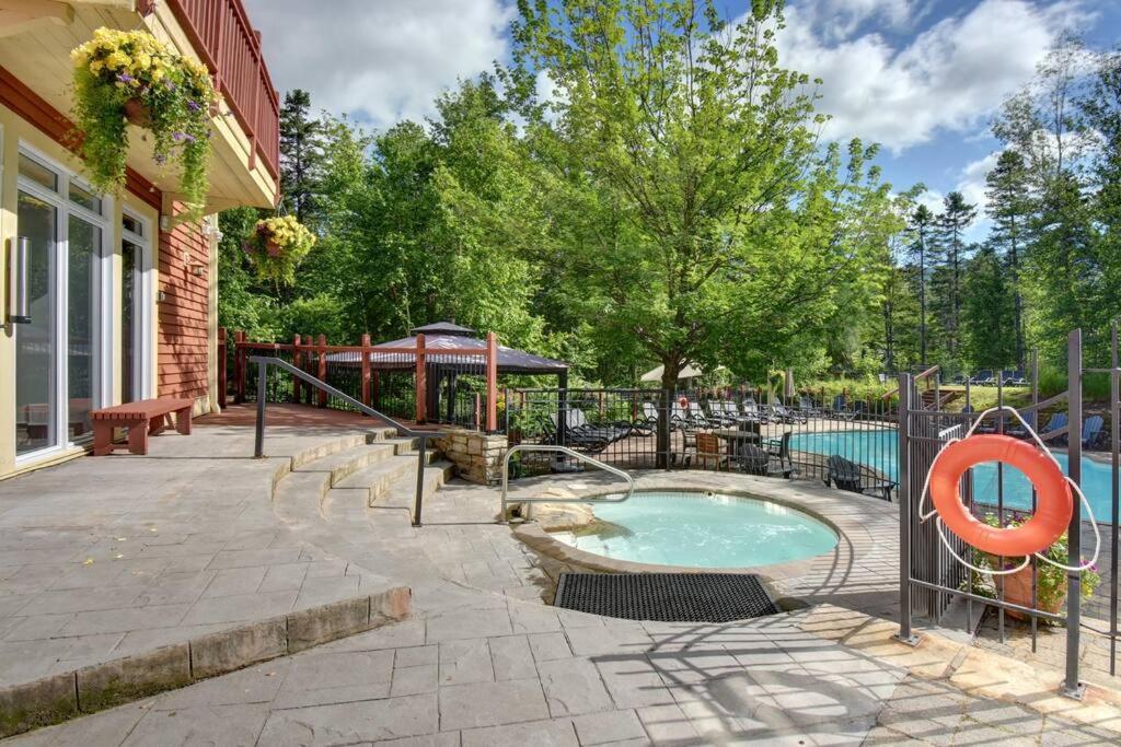 Les Eaux Tremblant Classic Chalet Pool & Jacuzzi