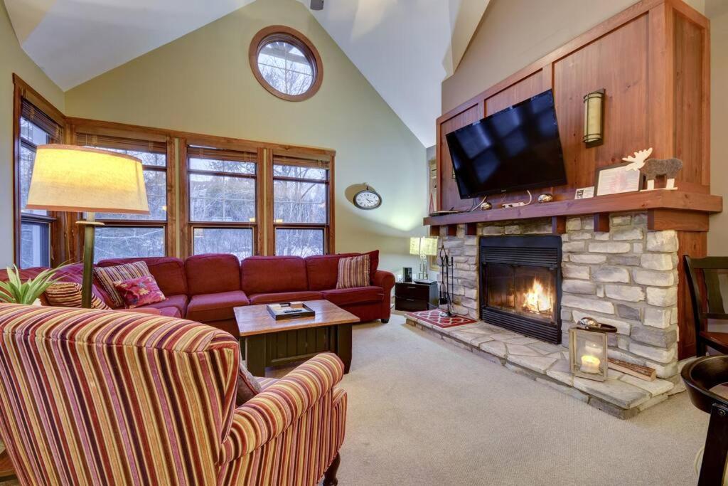 Les Eaux Tremblant Classic Chalet Pool & Jacuzzi