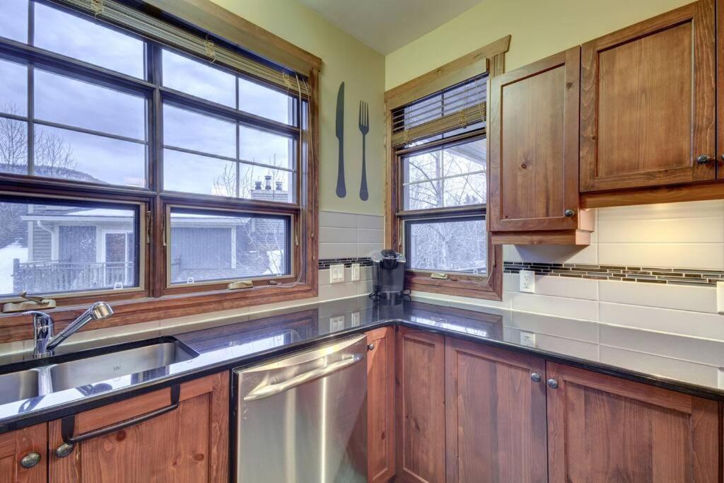 Les Eaux Tremblant Classic Chalet Pool & Jacuzzi