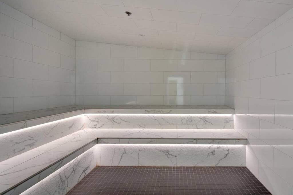 Les Eaux Tremblant Classic Chalet Pool & Jacuzzi