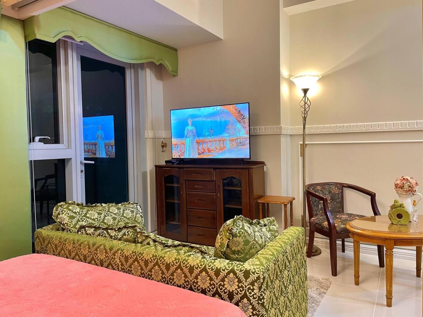 Chic 1br Condo In Prime Bgc Spot #upt220q view 3