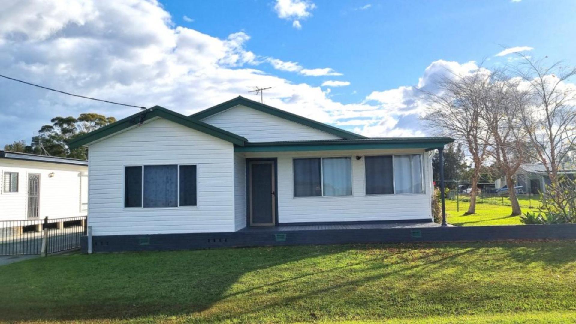 Waterfront Cottage With Wate