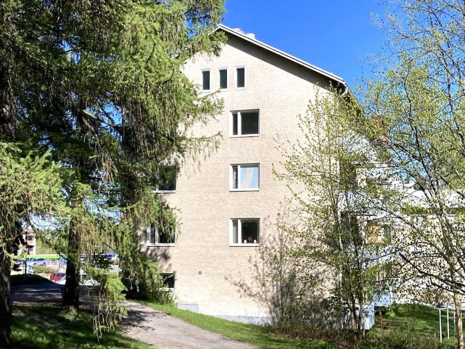 Huippukaksio parvekkeella Linnan lähellä