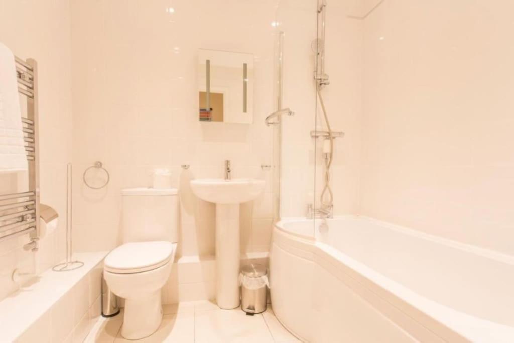 The Kensington Apartment, FREE CarPark, Ideal Location for exploring Oxford City & nearby places, easy access to ring road MINI PLANT, Universities & Oxfor view 3