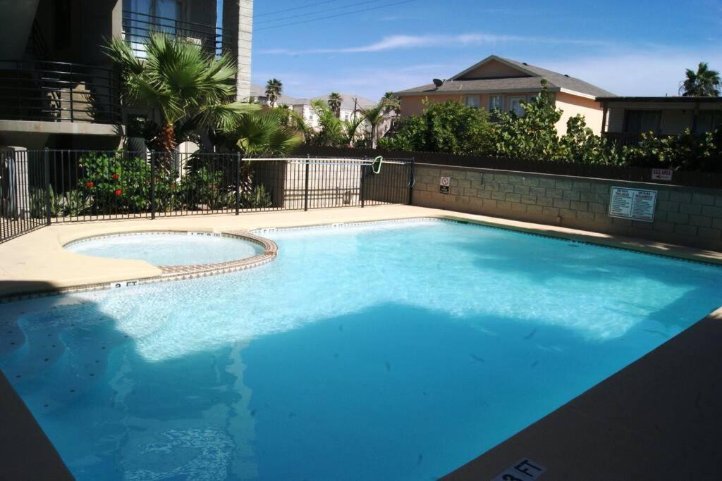 Dunes Condominiums 2-3 minute walk to Wanna Wanna view 5