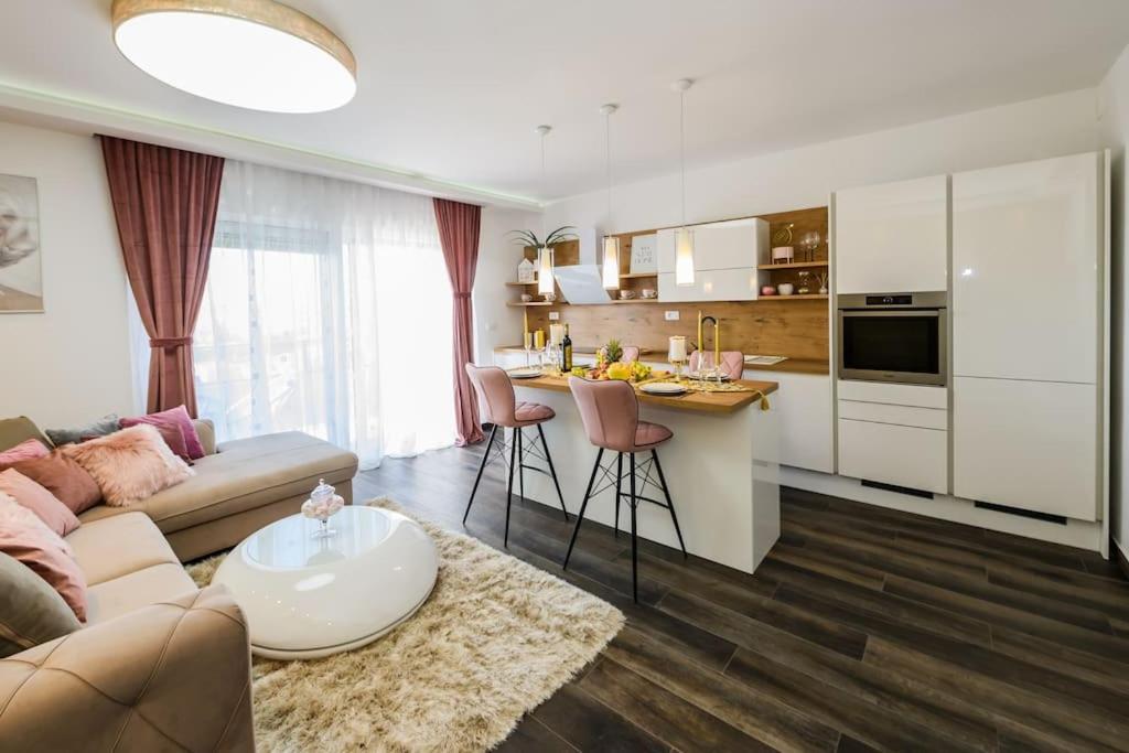 Podstrana Vacations - Luksuzni Apartman Marea u Podstrani - Vas Raj na Obali - Property Image 2