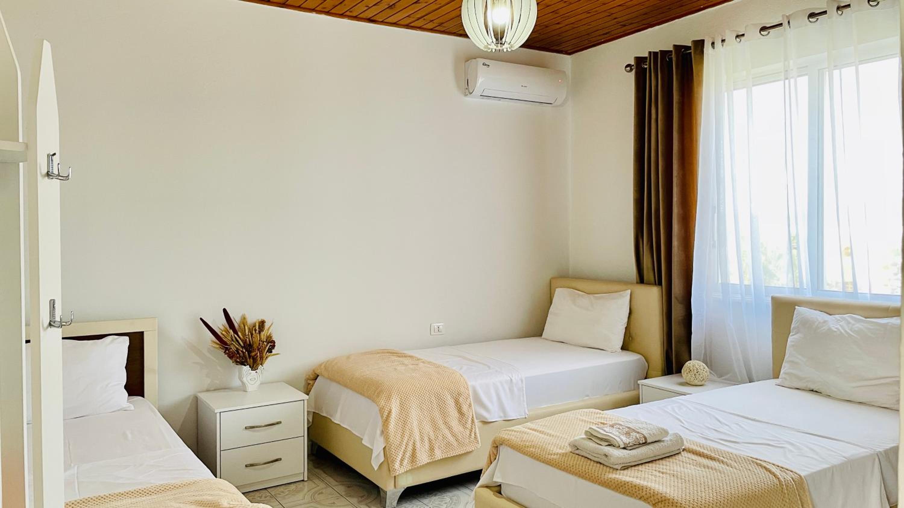 Mia Guest House - Entire home with balcony & garden