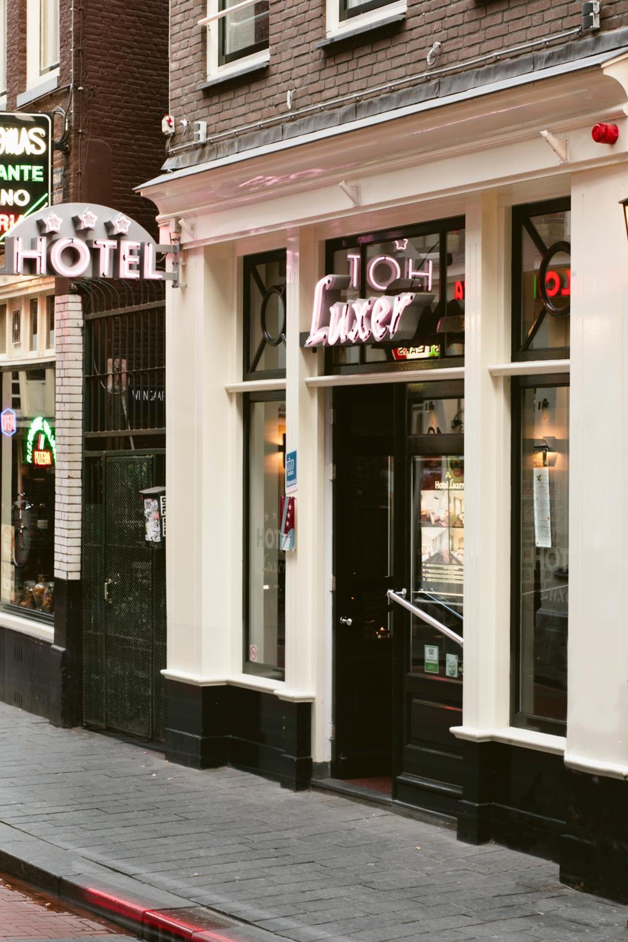 Hotel Luxer - Image 1