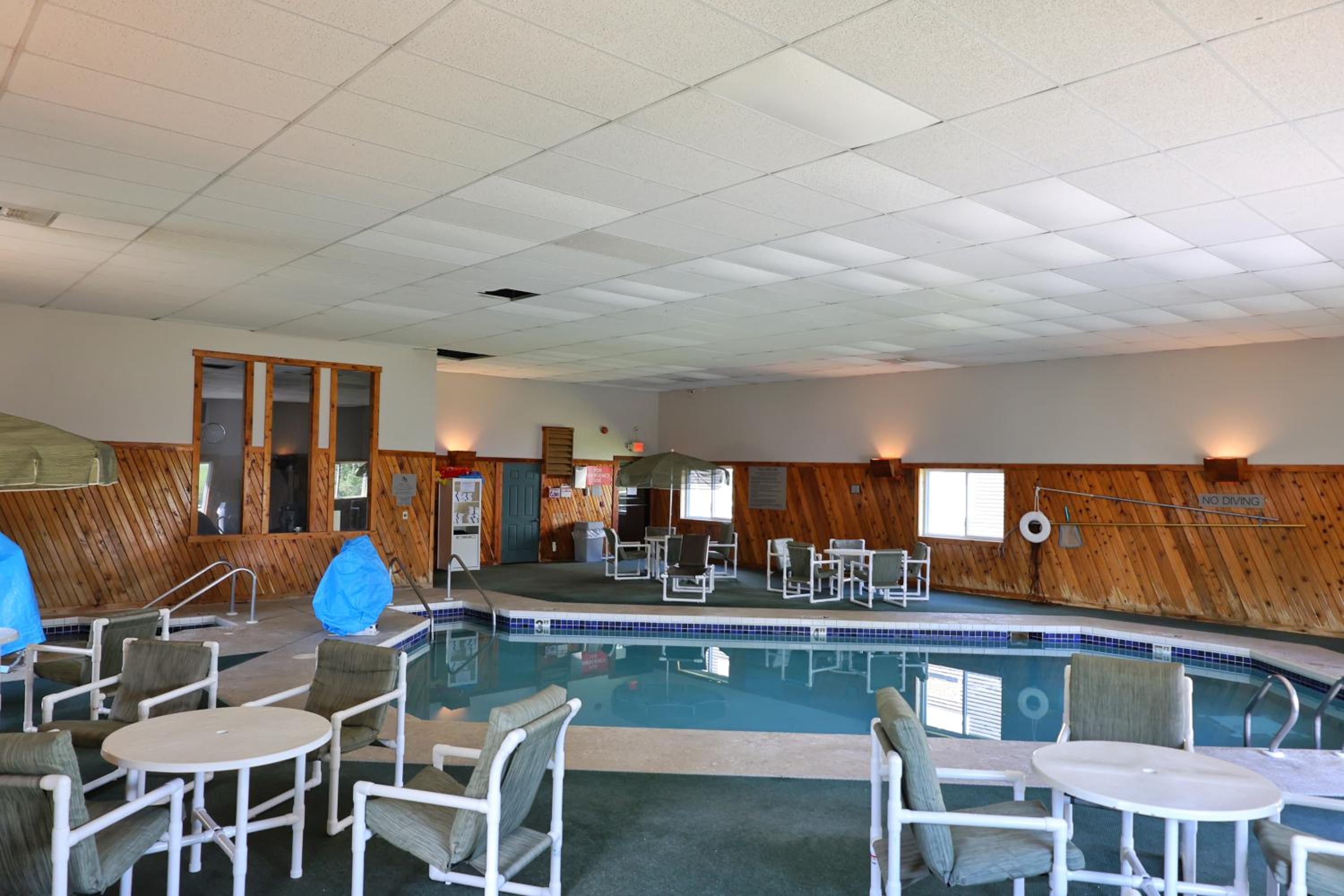 Country Inn & Suites by Radisson, Sparta, WI