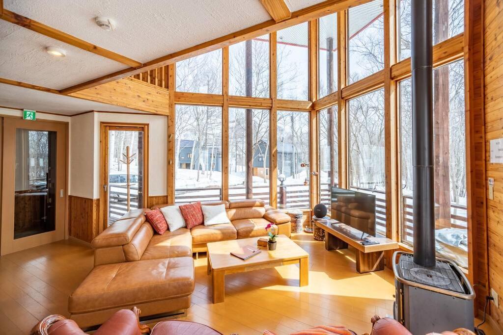 Matsu House - 5 min walk to Rusutsu Ski Resort view 3