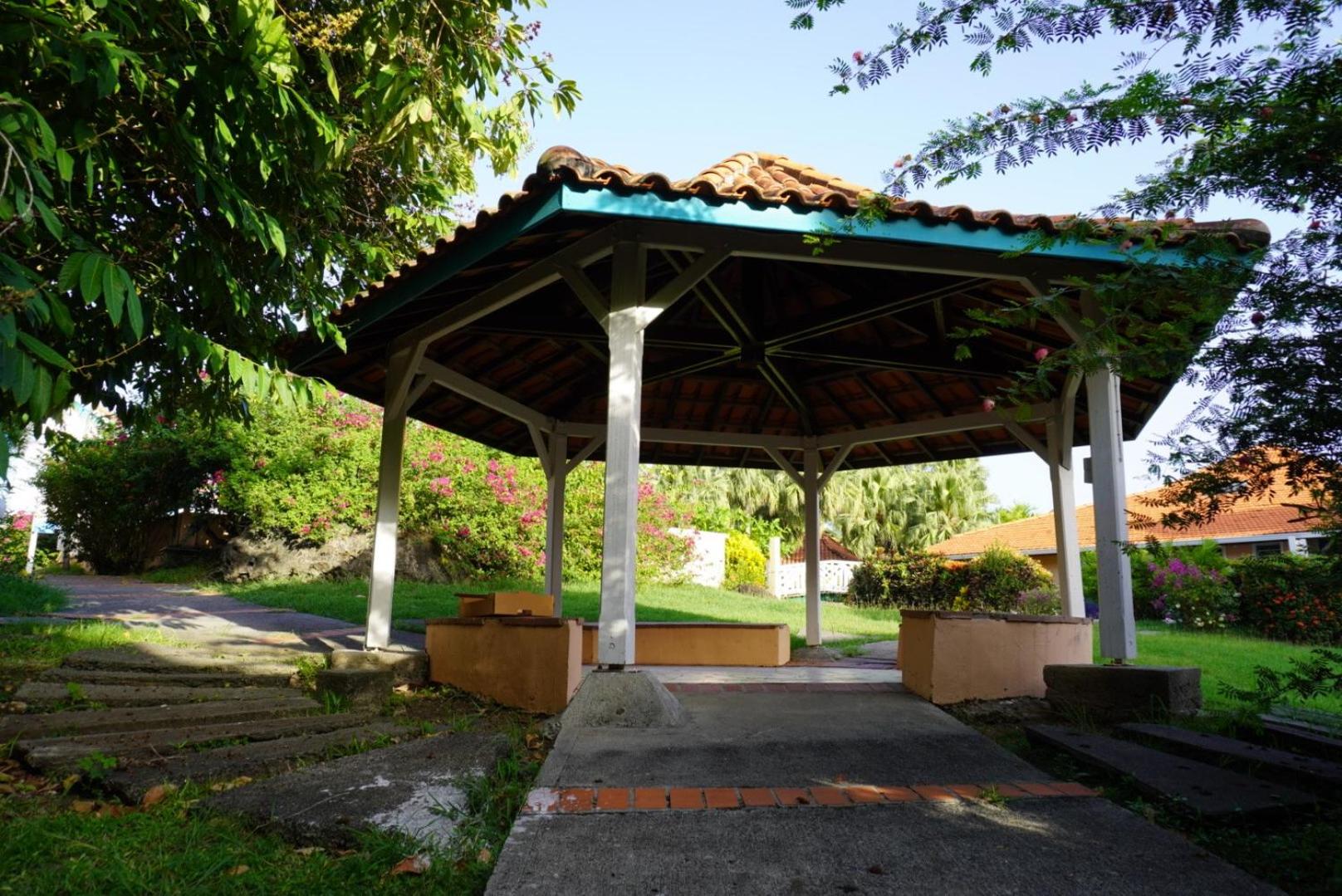T2 spacieux, confort, piscine & plage à Sainte-Anne