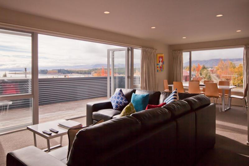 Top House - Lake Tekapo view 4