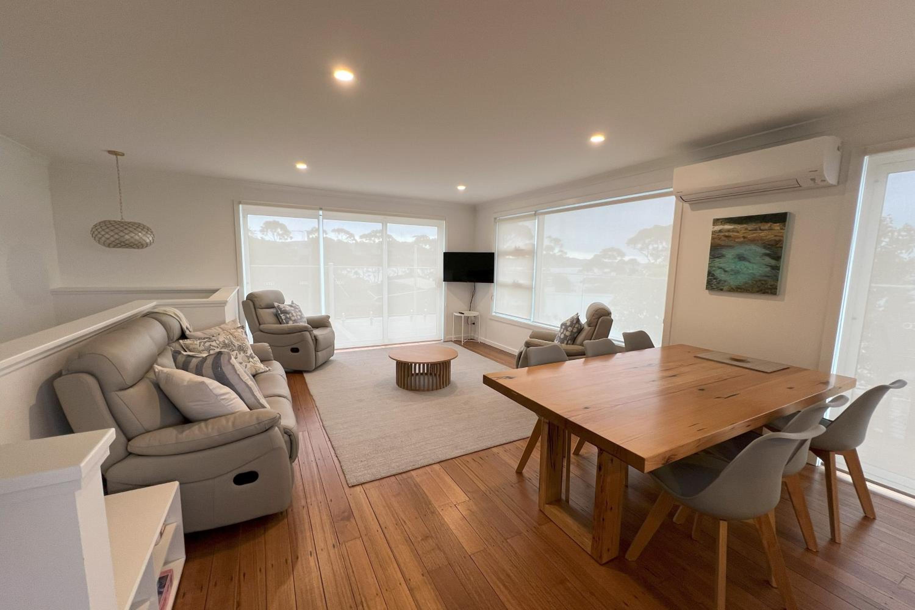 TOP DECK - Panoramic water views of the Bay of Fires