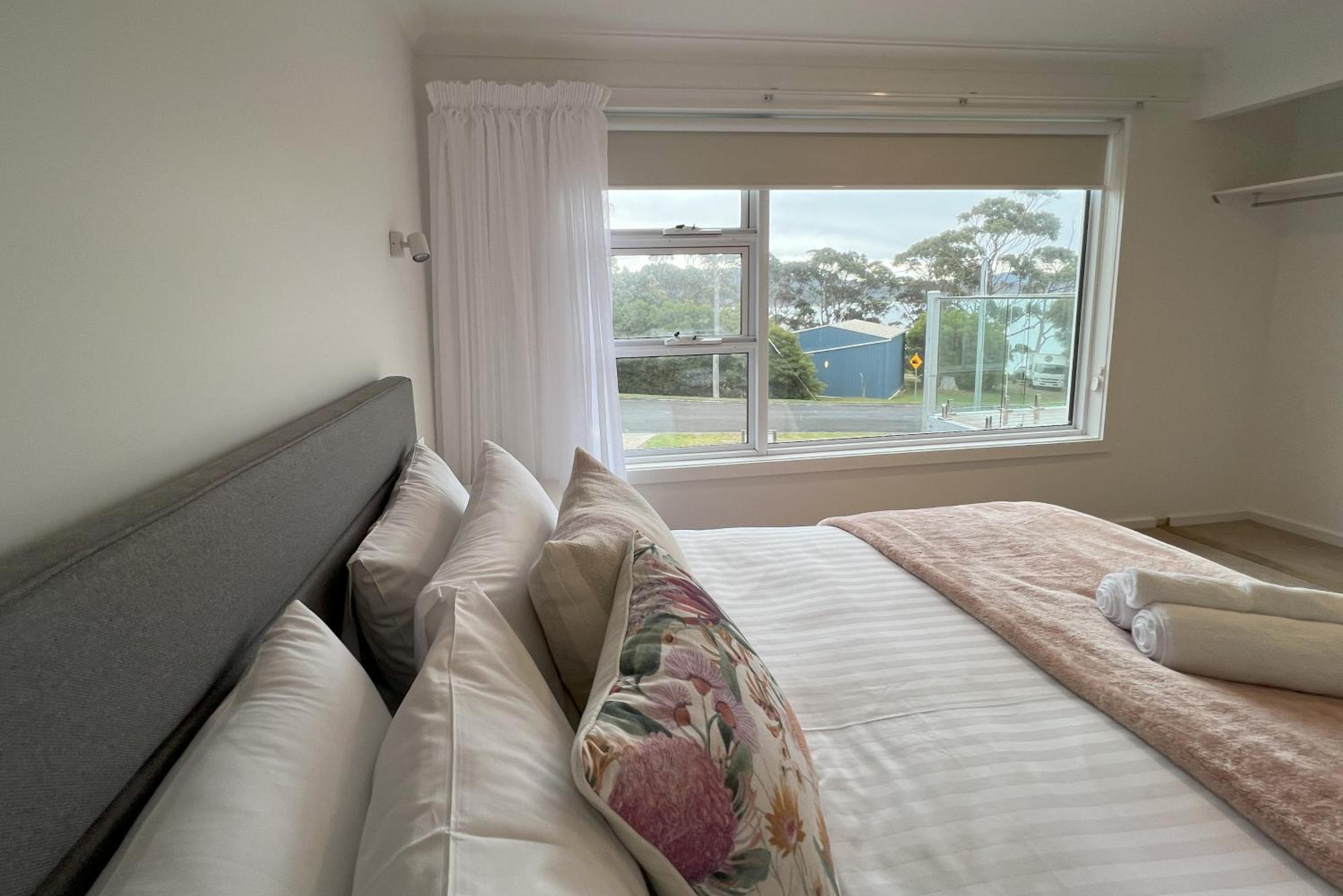 TOP DECK - Panoramic water views of the Bay of Fires