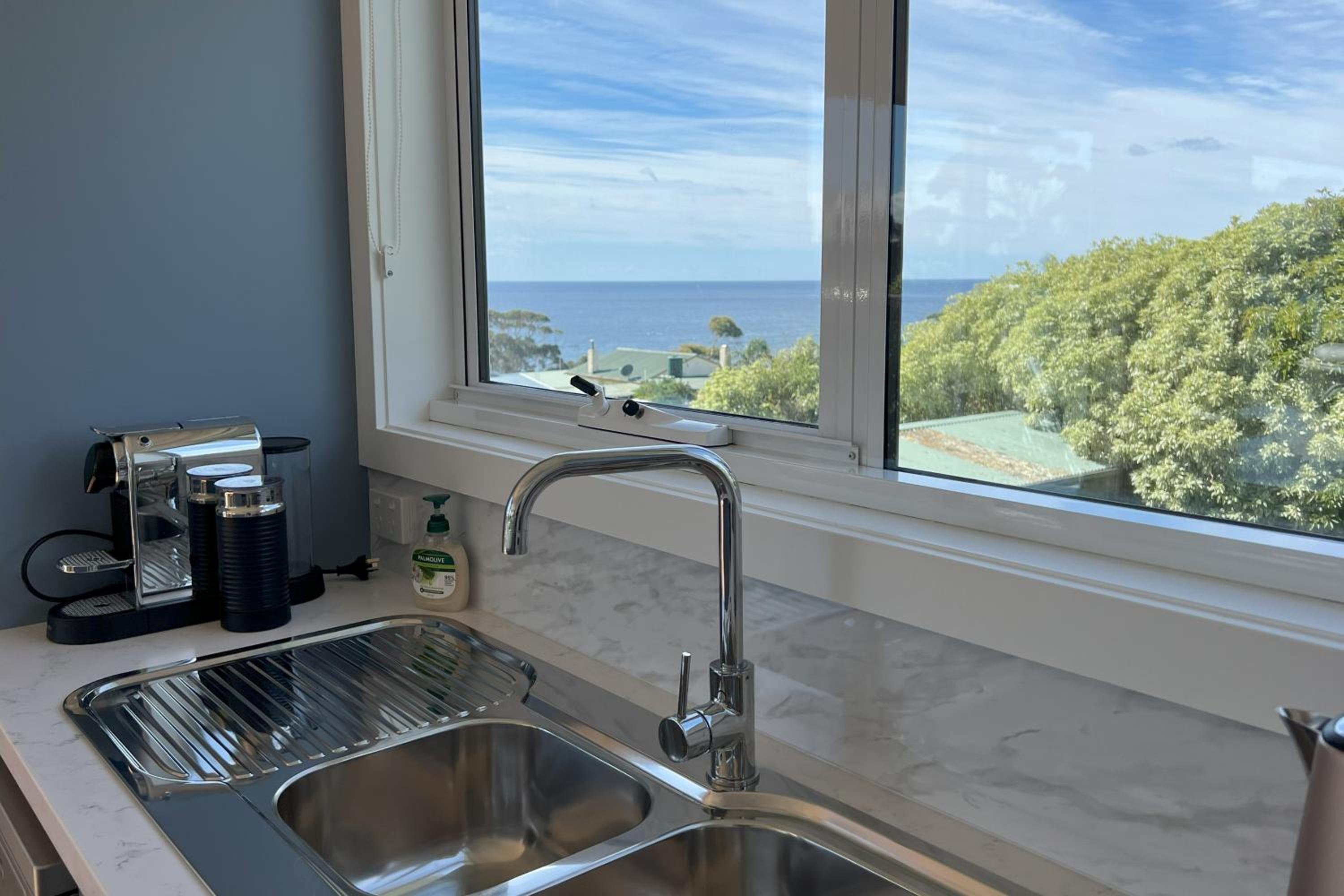 TOP DECK - Panoramic water views of the Bay of Fires