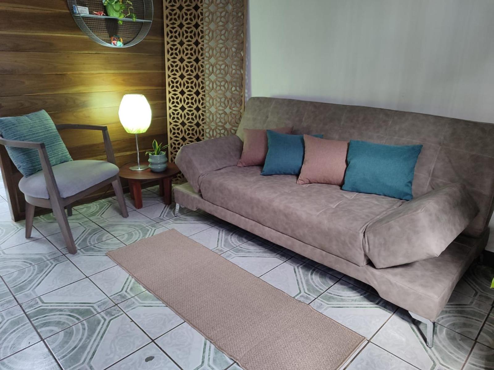 Hojas Verdes Rental House Excelente ubicación cerca de Campo Ferial Palmares