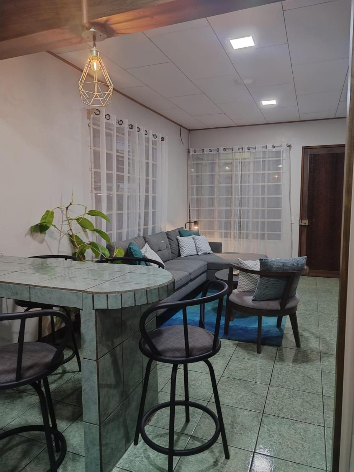 Hojas Verdes Rental House Excelente ubicación cerca de Campo Ferial Palmares