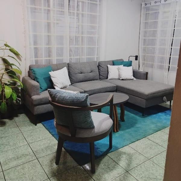 Hojas Verdes Rental House Excelente ubicación cerca de Campo Ferial Palmares