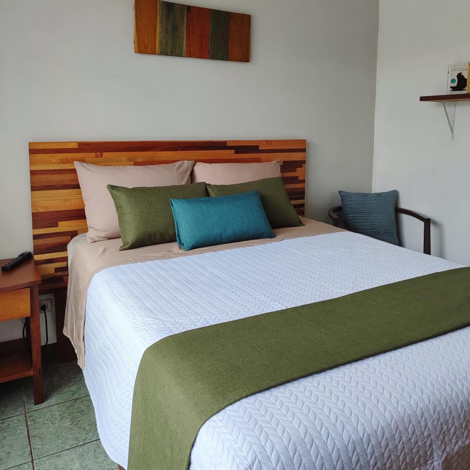 Hojas Verdes Rental House Excelente ubicación cerca de Campo Ferial Palmares