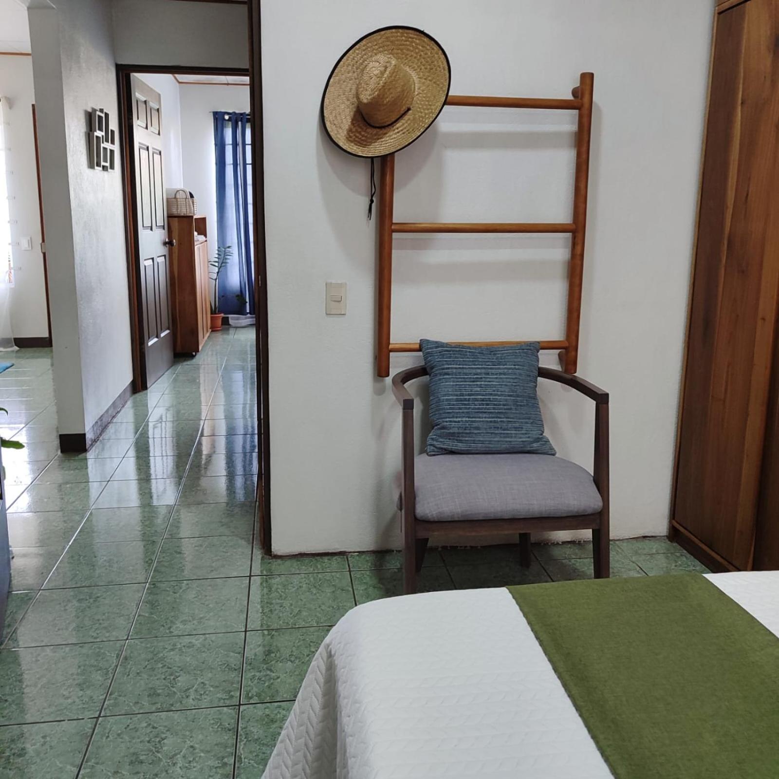 Hojas Verdes Rental House Excelente ubicación cerca de Campo Ferial Palmares
