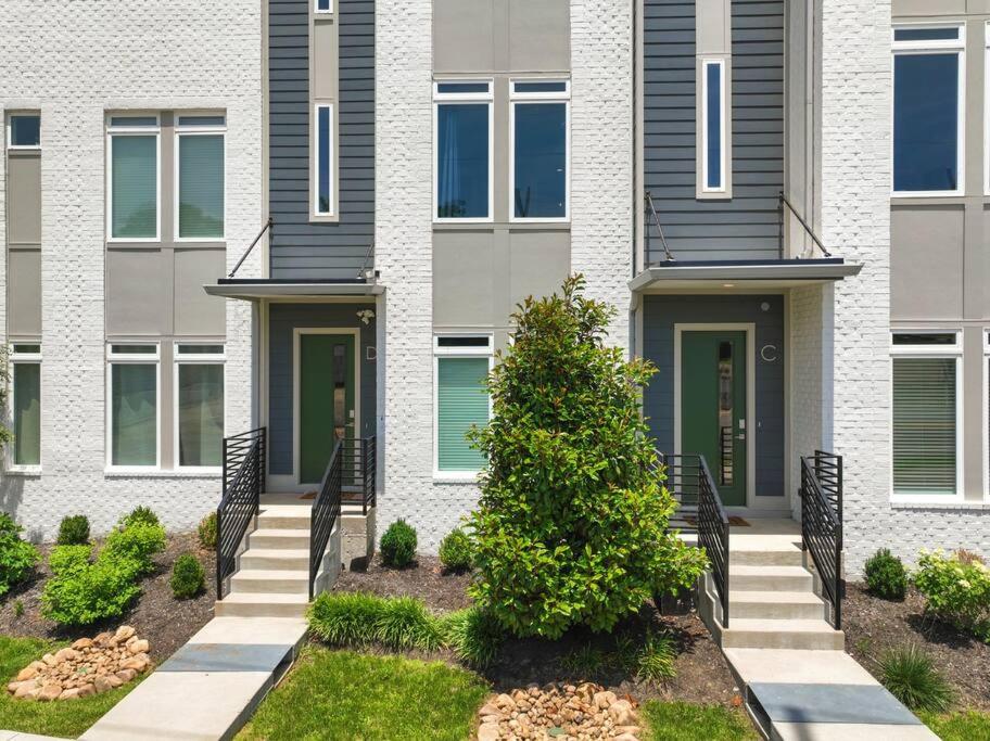 Modern Luxury Retreat, Rooftop Deck, Sleeps 16 view 4