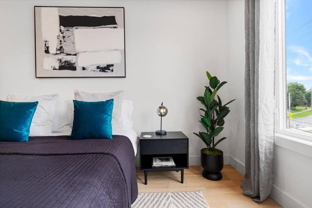 Modern Luxury Retreat, Rooftop Deck, Sleeps 16 view 2