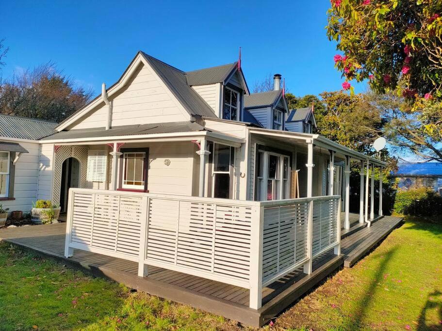 The Oaks- a beautifully appointed 1890s villa view 2