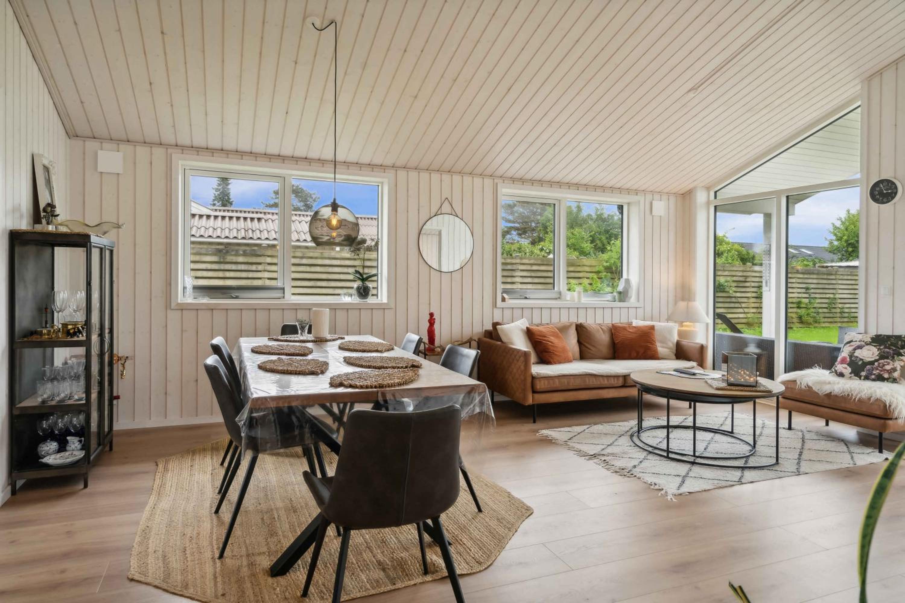 Cosy Summerhouse Near The Waterfront