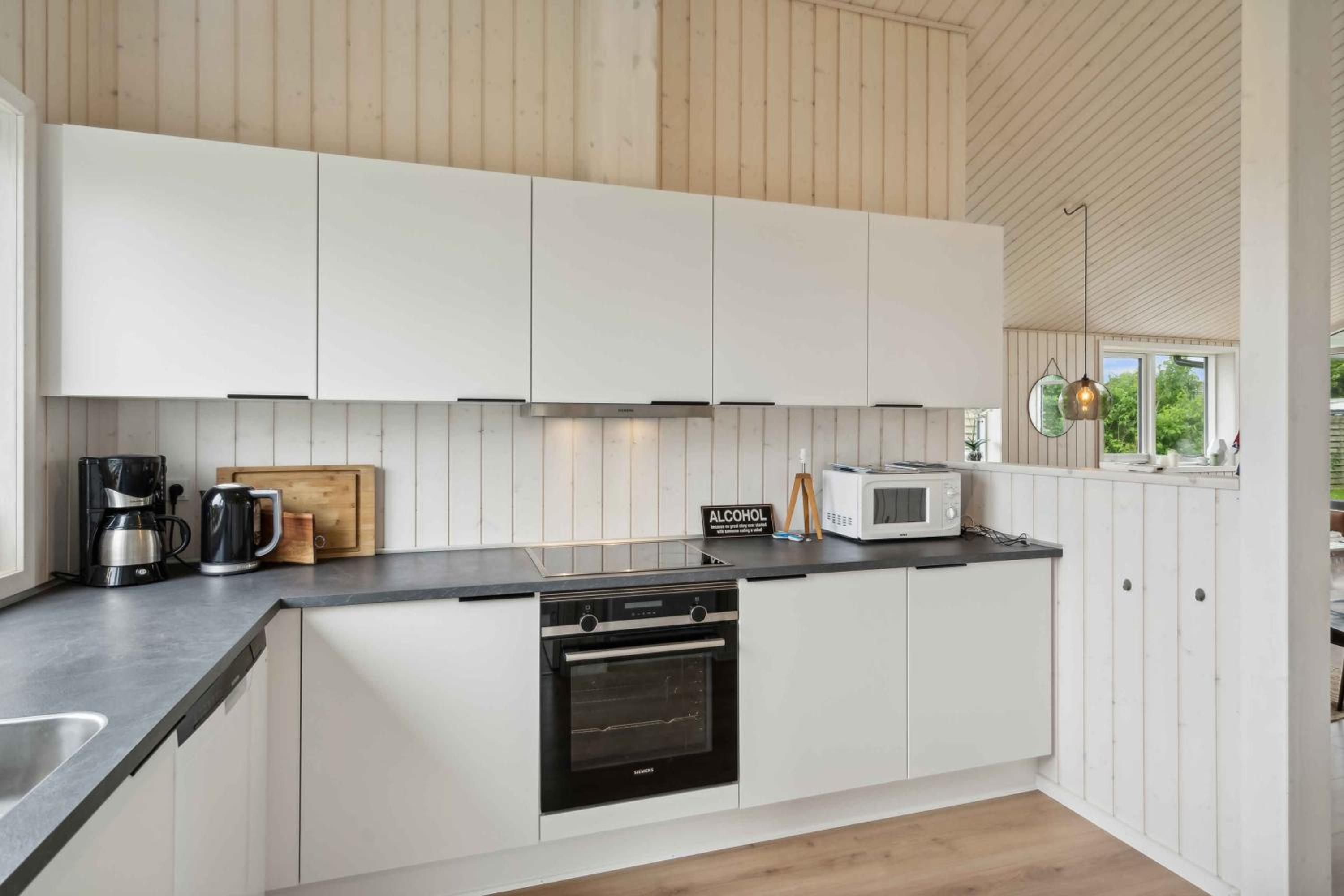 Cosy Summerhouse Near The Waterfront