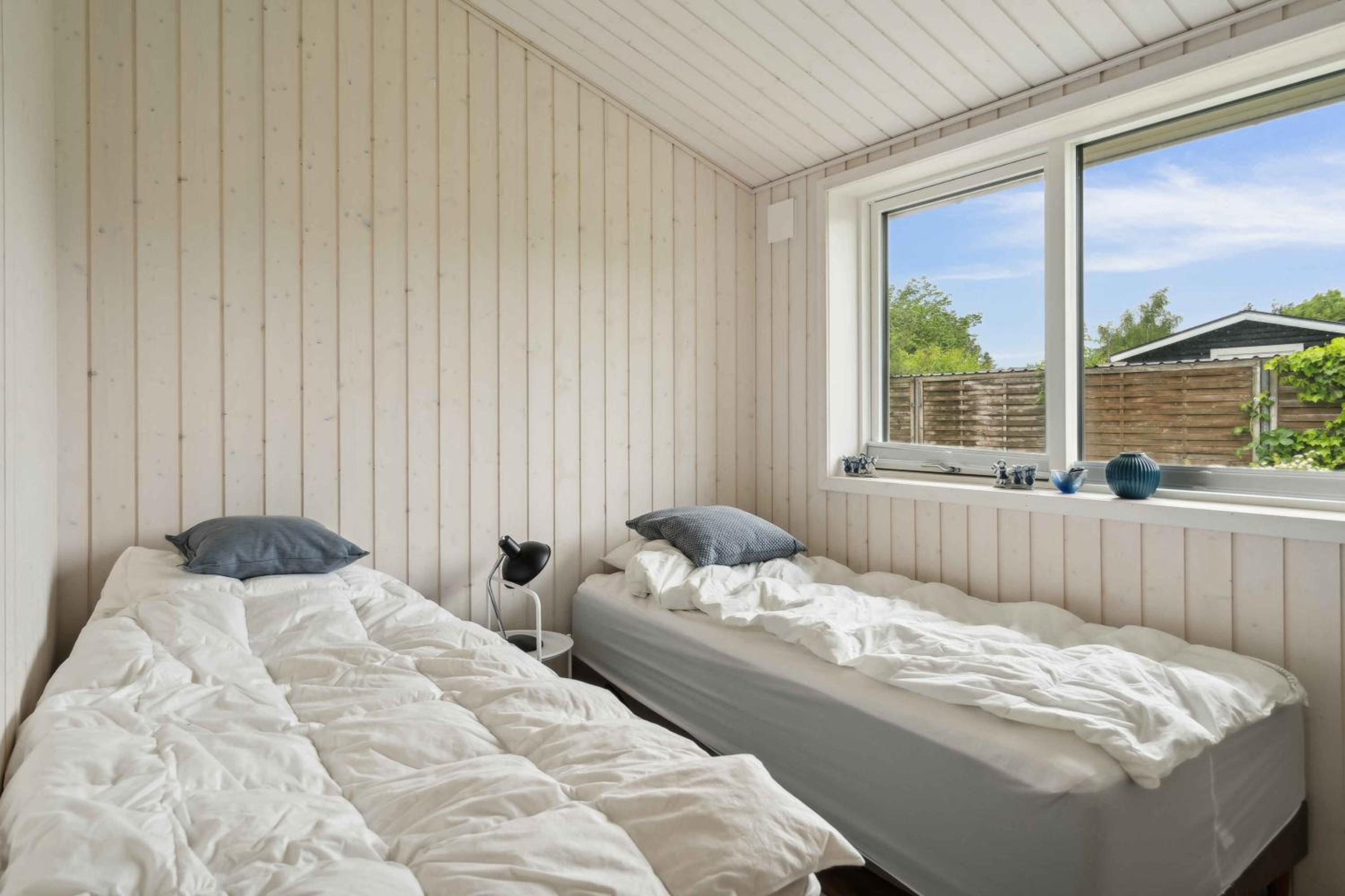 Cosy Summerhouse Near The Waterfront