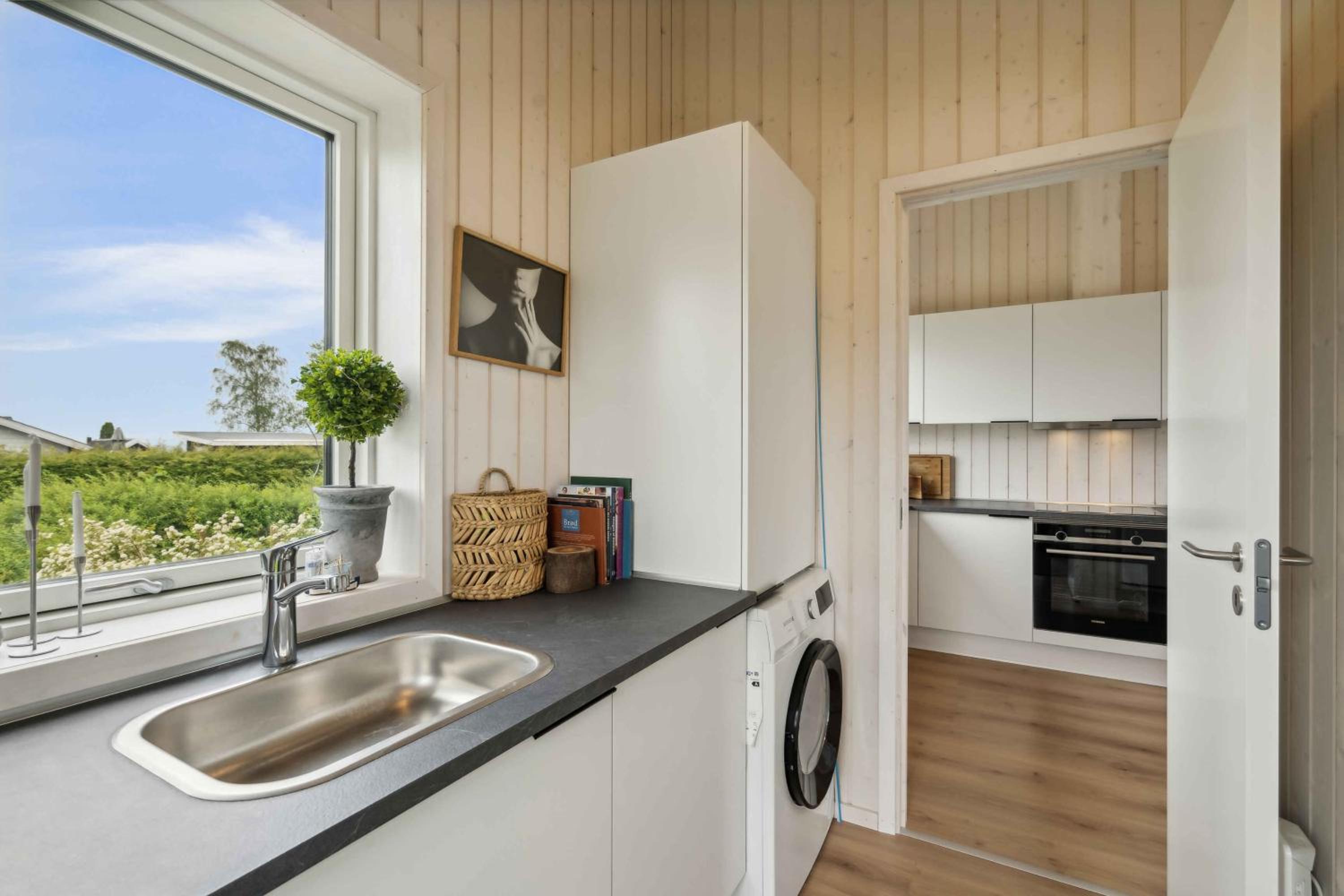 Cosy Summerhouse Near The Waterfront