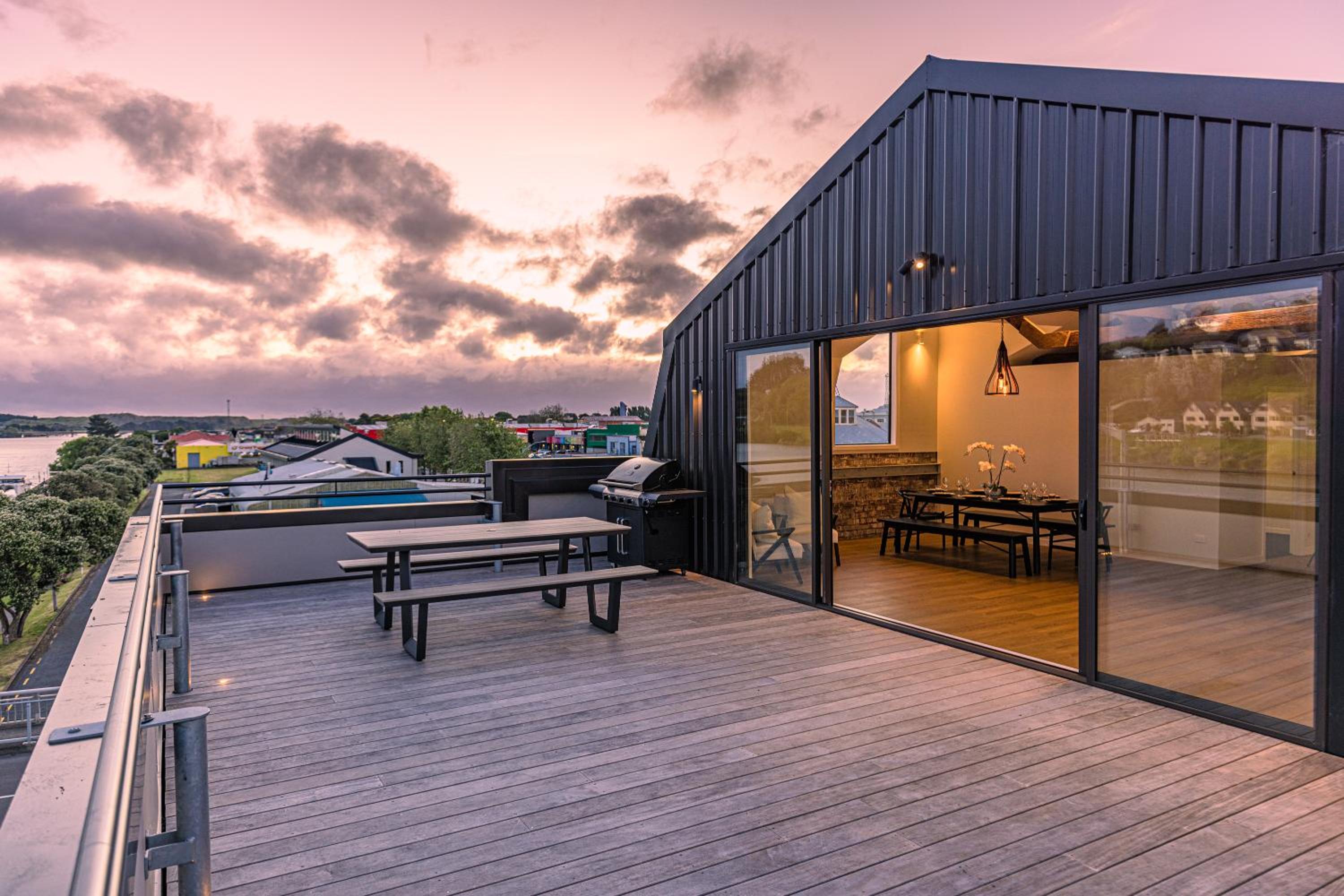 Johnston Apartments - Award-winning building, Your unforgettable stay view 2