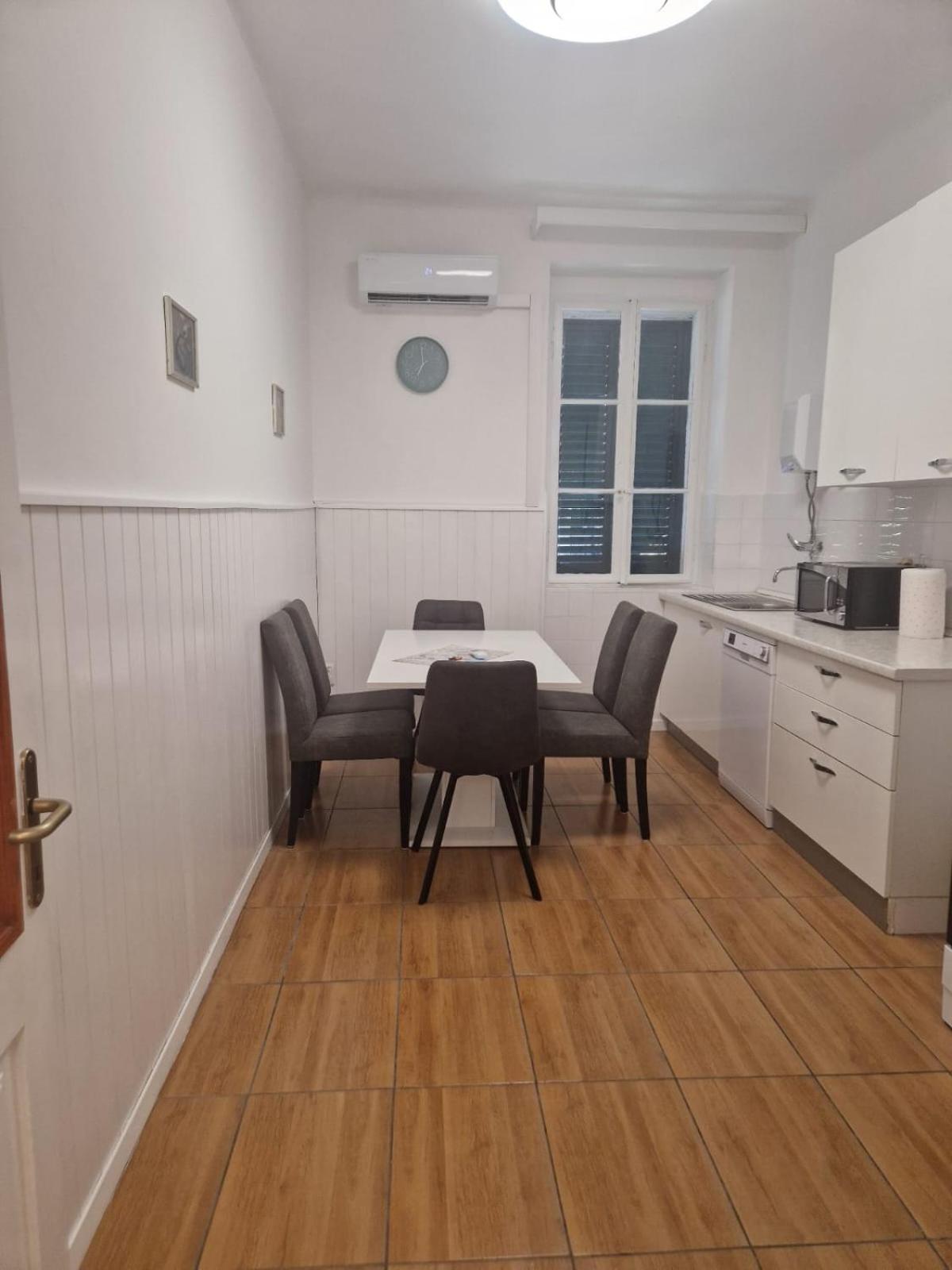 Apartment Pape