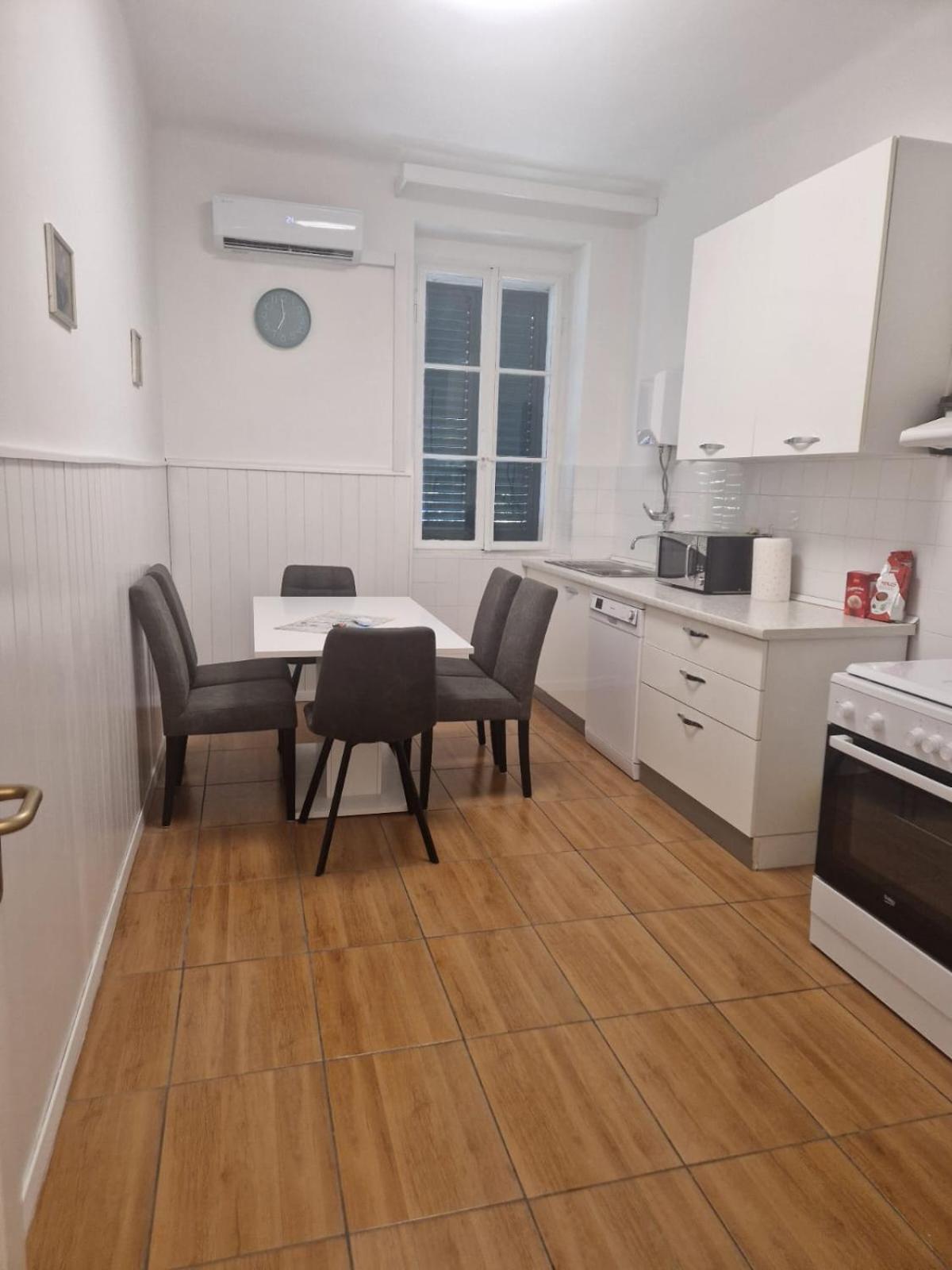 Apartment Pape