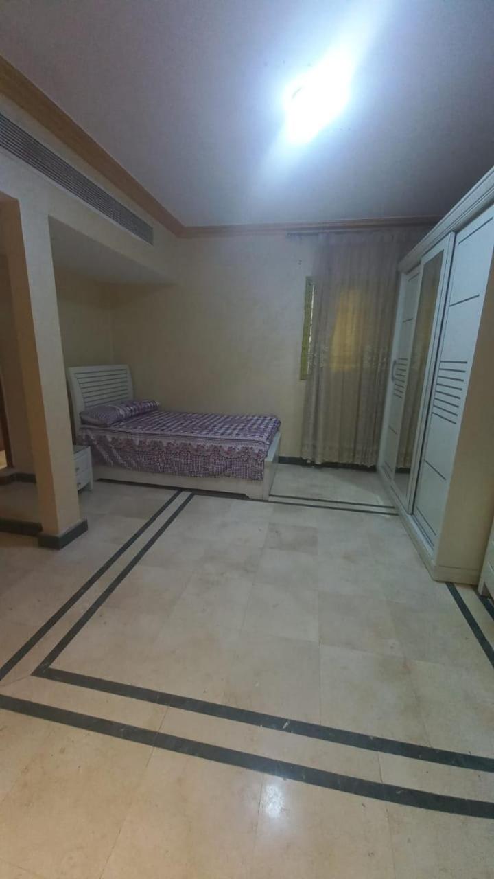 Apartment on the Nile
