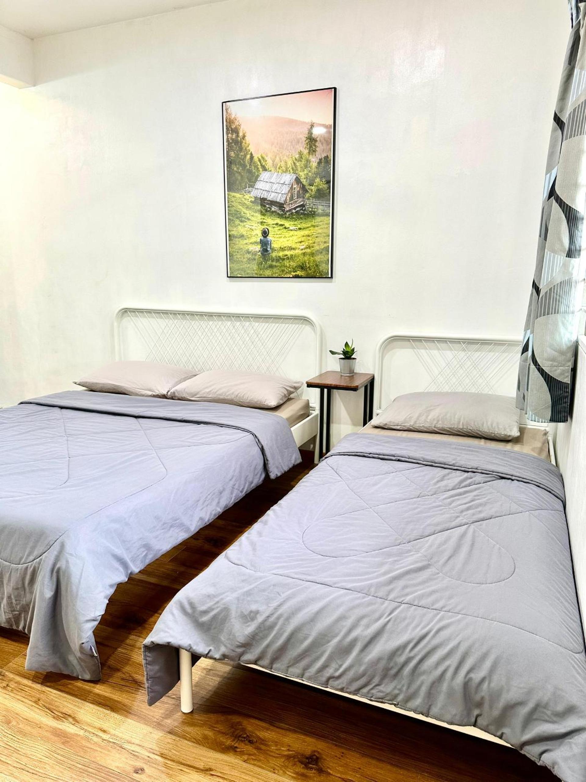 Corner Homestay with Garden and Private Parking