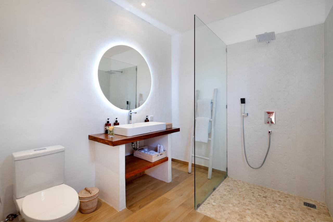 Trendsetting Ultimate 6-Bed BEACH Getaway-Staff-Breakfast-BBQ-Billiard view 3